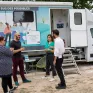 Dispositif Le bus des possibles à Brignoles - un booster territorial discute avec des jeunes 